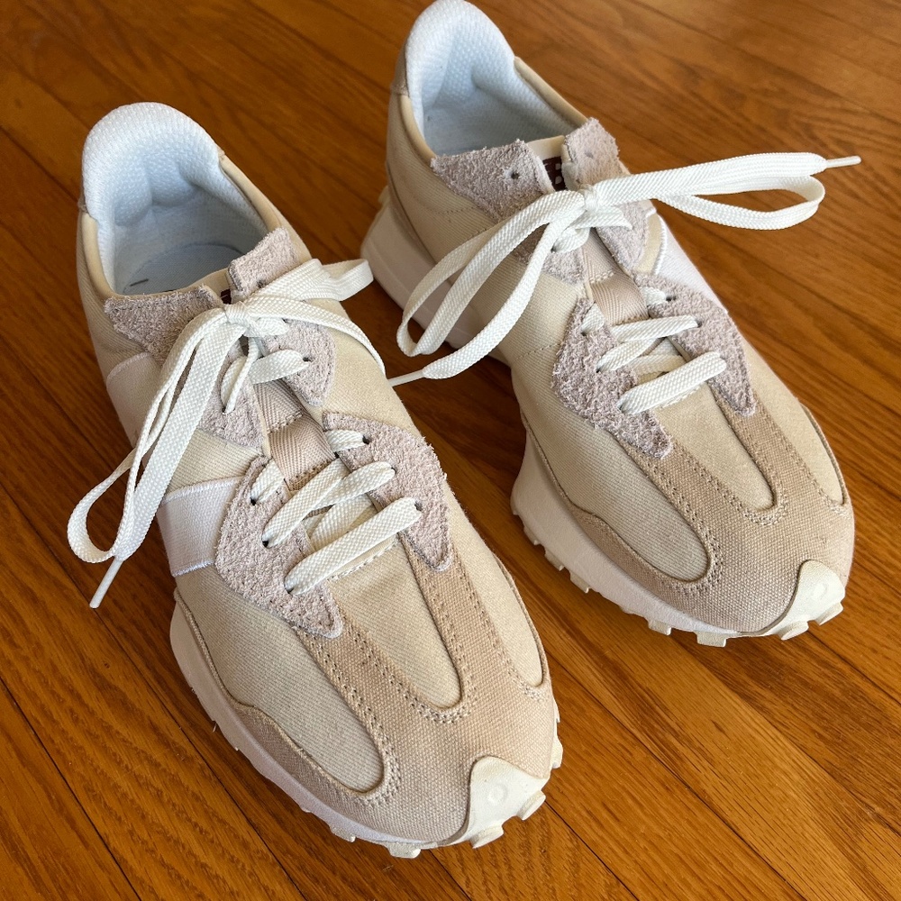 New Balance 327 Lifestyle Sneaker W 10.5